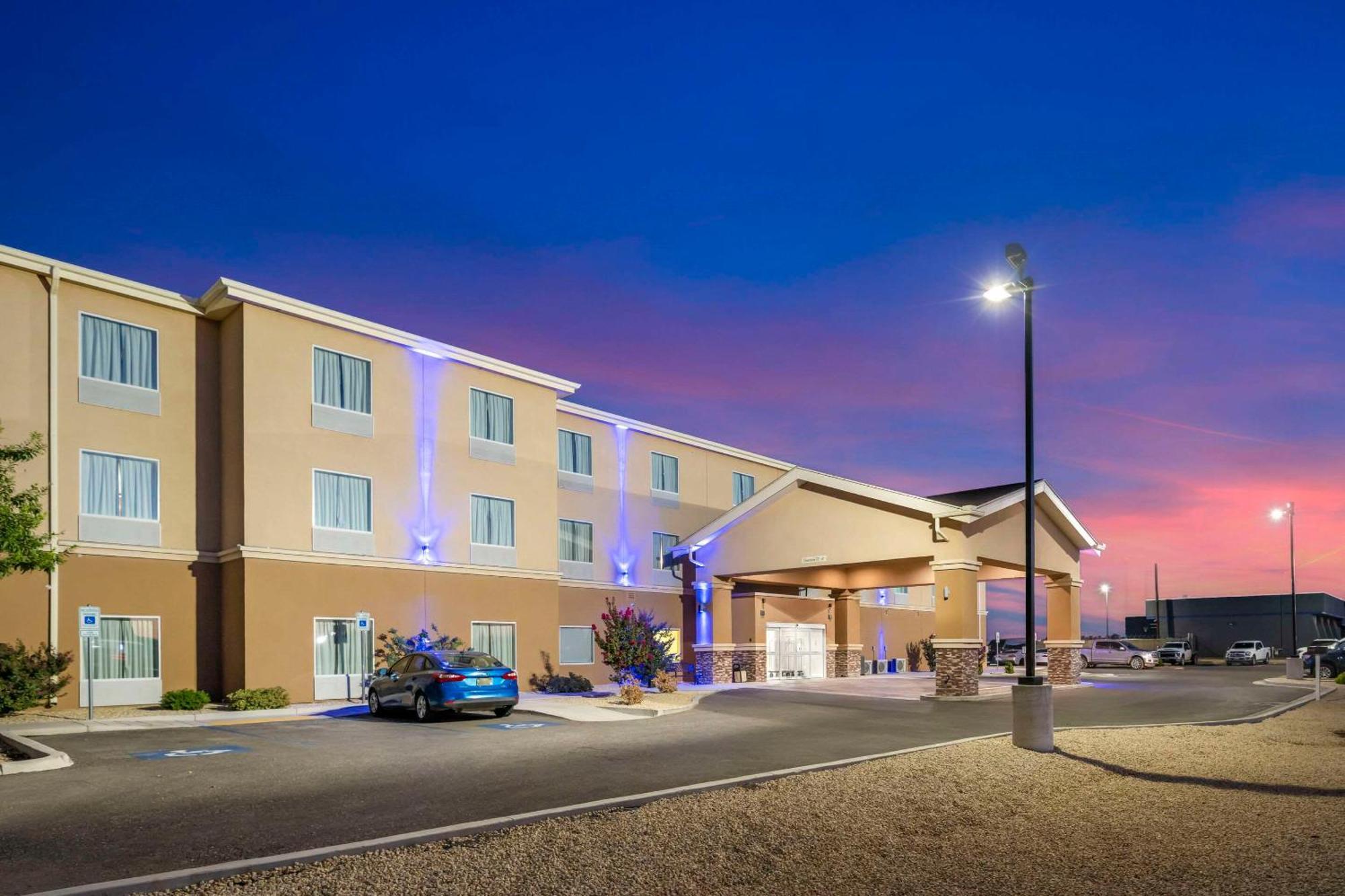 Quality Inn & Suites Carlsbad Caverns Area Eksteriør billede