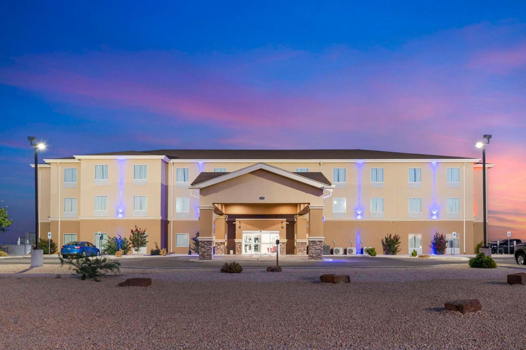Quality Inn & Suites Carlsbad Caverns Area Eksteriør billede