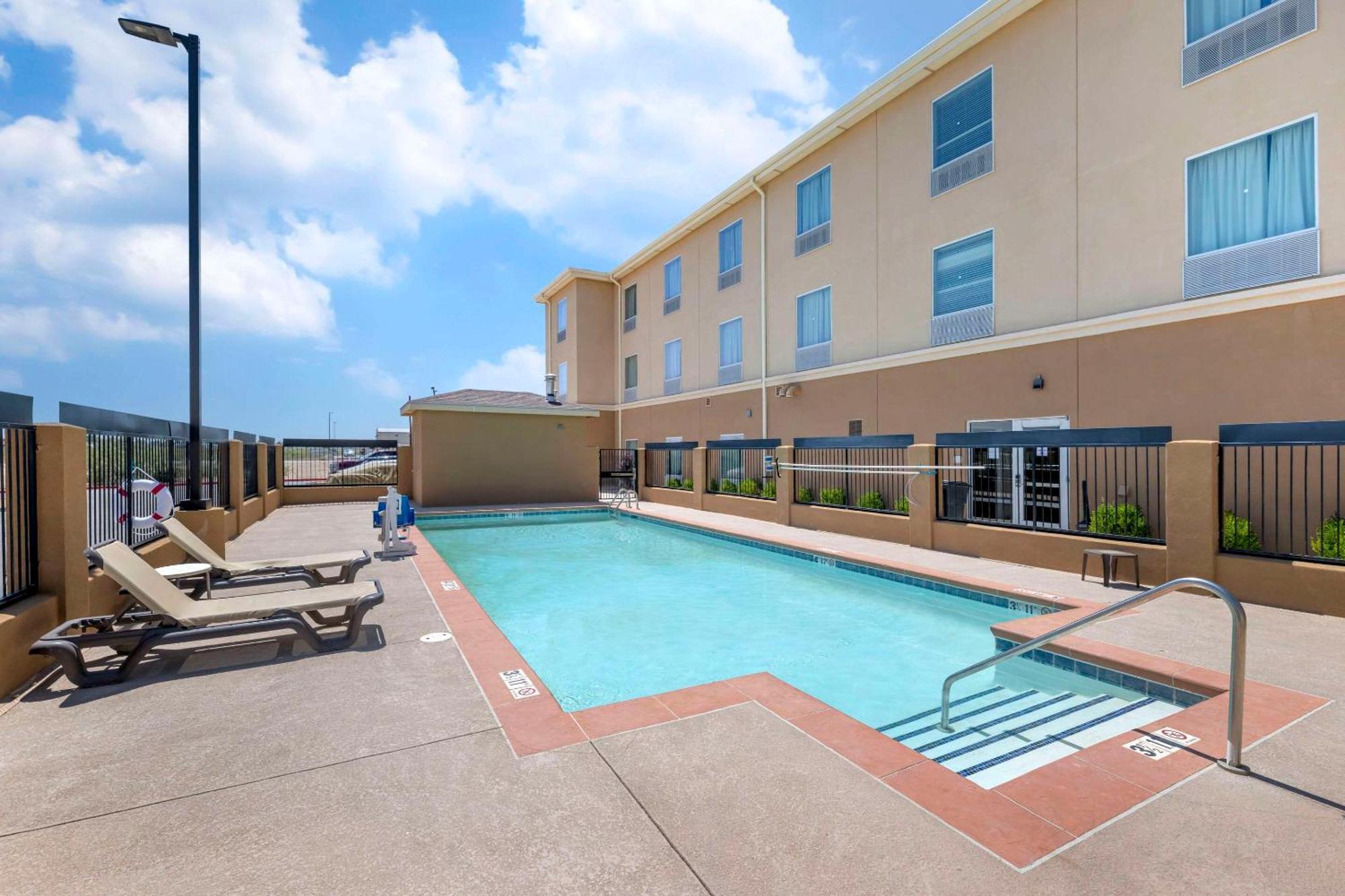 Quality Inn & Suites Carlsbad Caverns Area Eksteriør billede