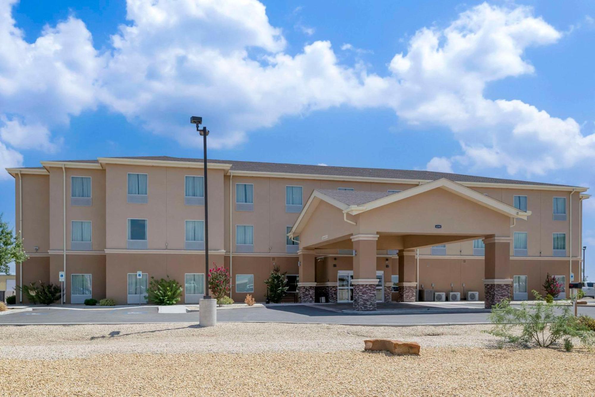 Quality Inn & Suites Carlsbad Caverns Area Eksteriør billede